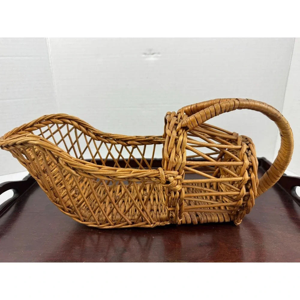 Vintage Woven Wicker Wine Bottle Cradle Rattan Pourer Basket Rustic Home Decor